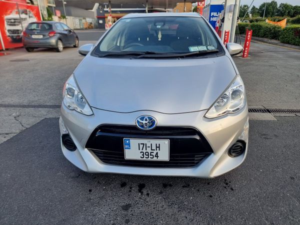 Toyota Aqua Hatchback, Petrol Hybrid, 2017, Silver