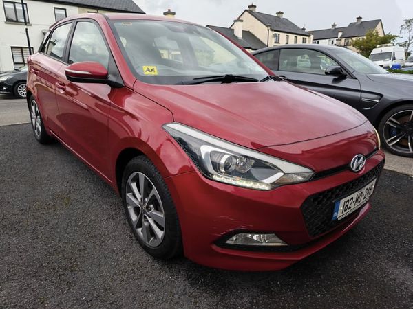 Hyundai i20 Hatchback, Petrol, 2018, Red