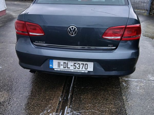 Volkswagen Passat Saloon, Diesel, 2011, Grey