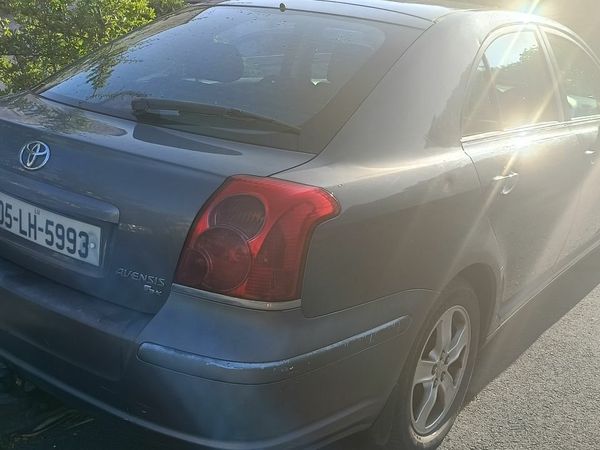 Toyota Avensis Saloon, Diesel, 2005, Silver