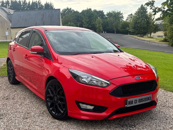 Ford Focus Hatchback, Petrol, 2016, Red