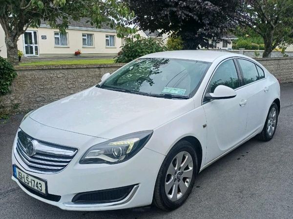 Vauxhall Insignia Hatchback, Diesel, 2015, White