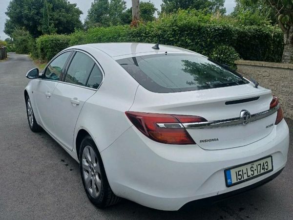 Vauxhall Insignia Hatchback, Diesel, 2015, White