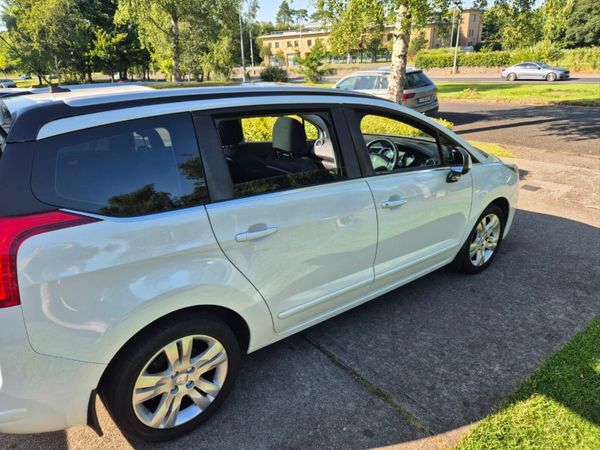 Peugeot 5008 MPV, Diesel, 2016, White