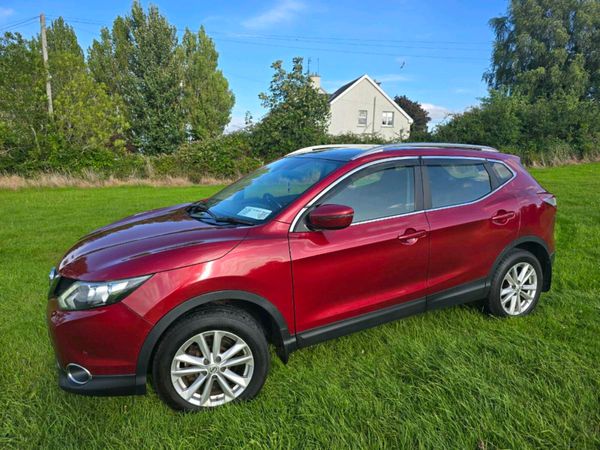 Nissan Qashqai Hatchback, Diesel, 2016, Red