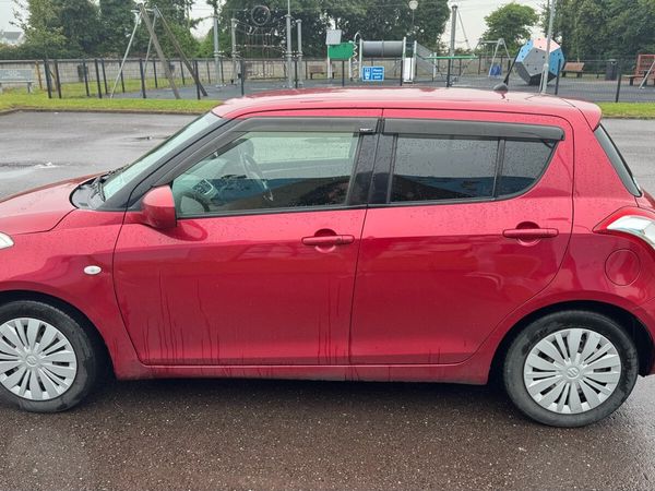 Suzuki Swift Hatchback, Petrol, 2013, Red