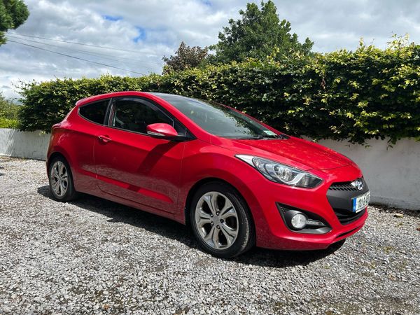 Hyundai i30 Hatchback, Diesel, 2013, Red