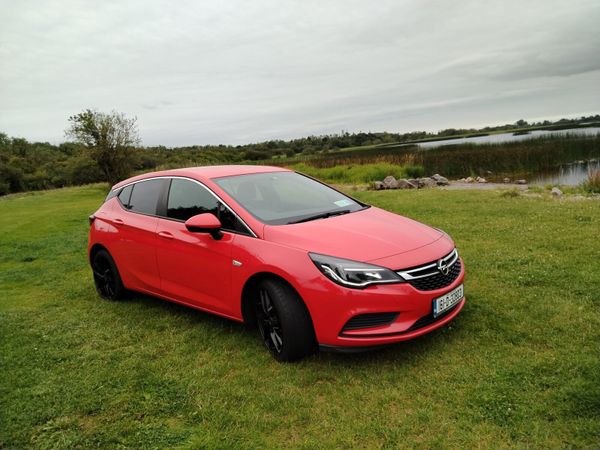 Opel Astra Hatchback, Petrol, 2016, Red