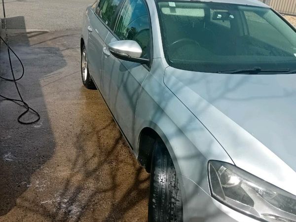 Volkswagen Passat Saloon, Diesel, 2011, Silver