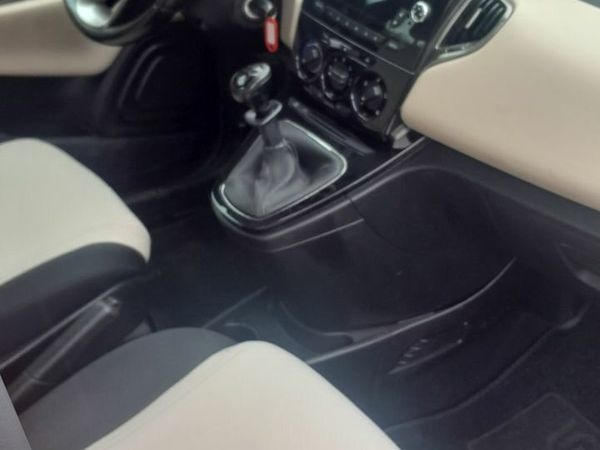 Lancia Other Hatchback, Petrol, 2014, Red