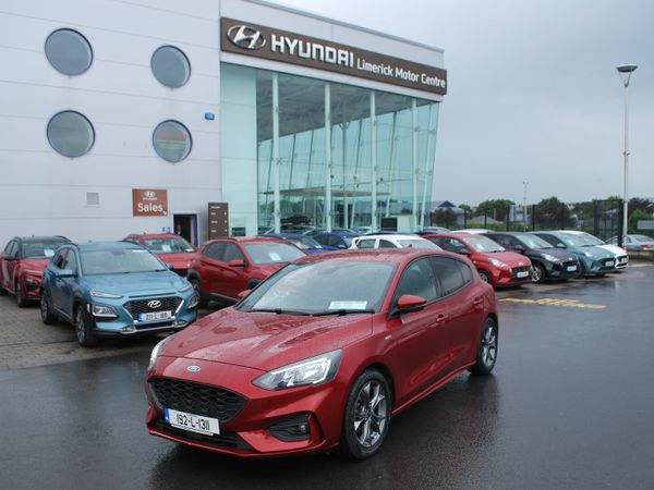 Ford Focus Hatchback, Petrol, 2019, Red