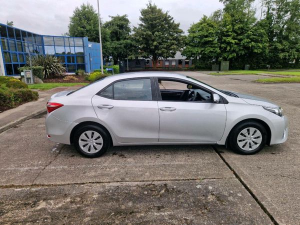 Toyota Corolla Saloon, Diesel, 2016, Silver