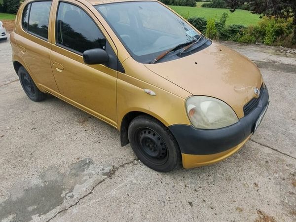 Toyota Yaris Hatchback, Petrol, 2000, Gold