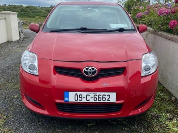 Toyota Auris Hatchback, Petrol, 2009, Red