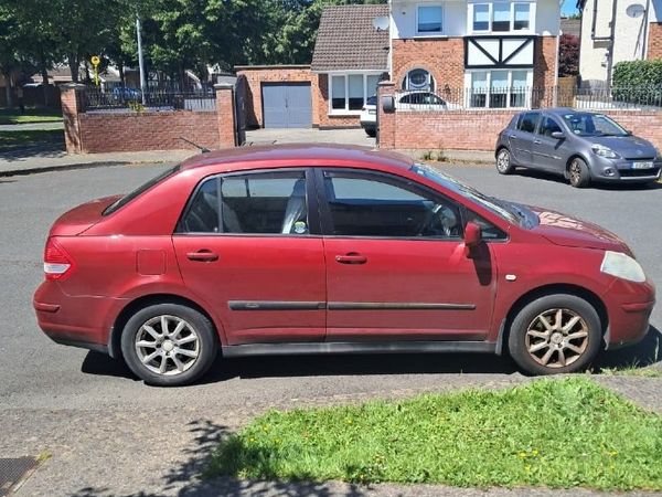 Nissan Tiida Saloon, Diesel, 2011, Red