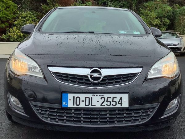 Opel Astra Hatchback, Petrol, 2010, Black