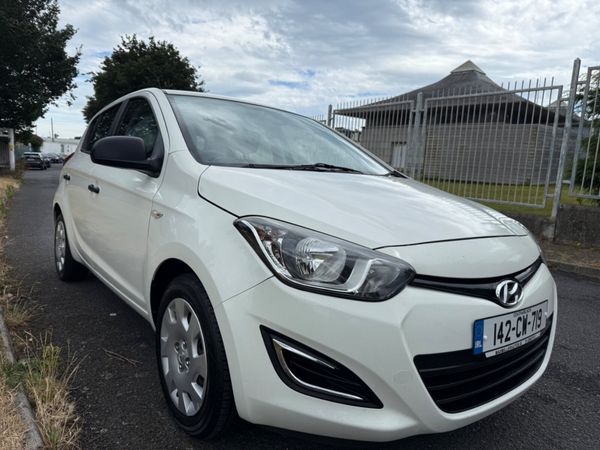 Hyundai i20 Hatchback, Petrol, 2014, White