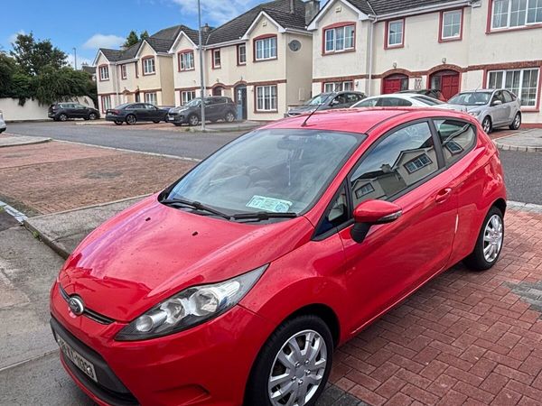 Ford Fiesta Hatchback, Petrol, 2009, Red