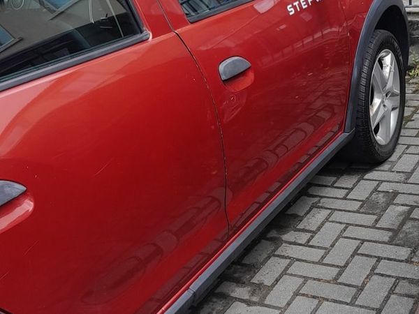 Dacia Sandero Stepway Hatchback, Diesel, 2015, Red