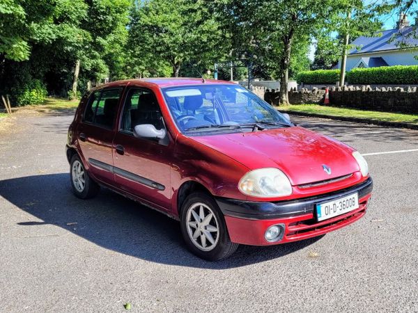 Renault Clio Hatchback, Petrol, 2001, Red