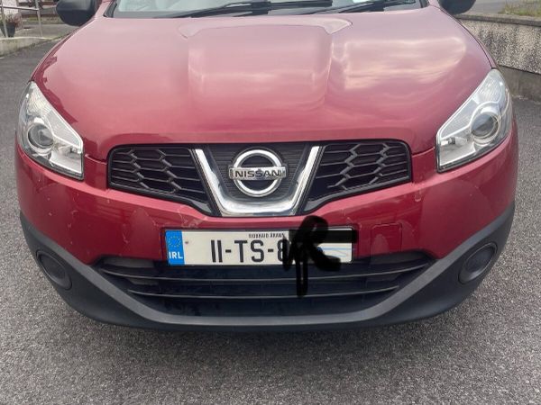 Nissan Qashqai Hatchback, Diesel, 2011, Red