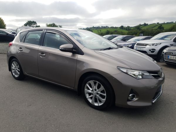 Toyota Auris Hatchback, Diesel, 2013, Bronze