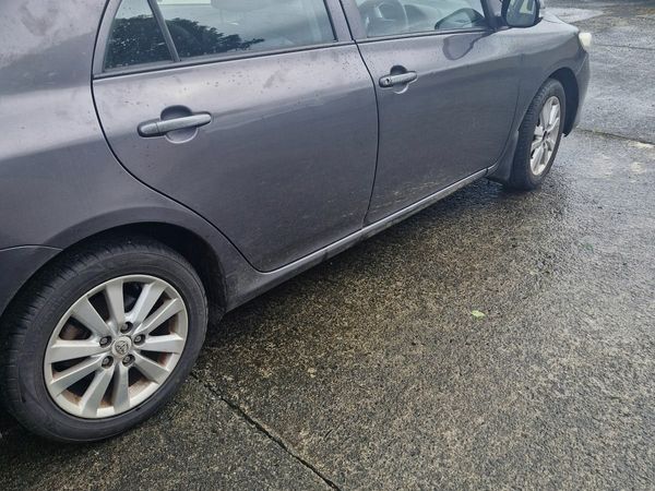 Toyota Corolla Saloon, Petrol, 2011, Grey