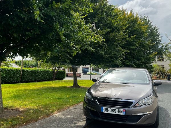 Peugeot 308 Hatchback, Diesel, 2014, Brown