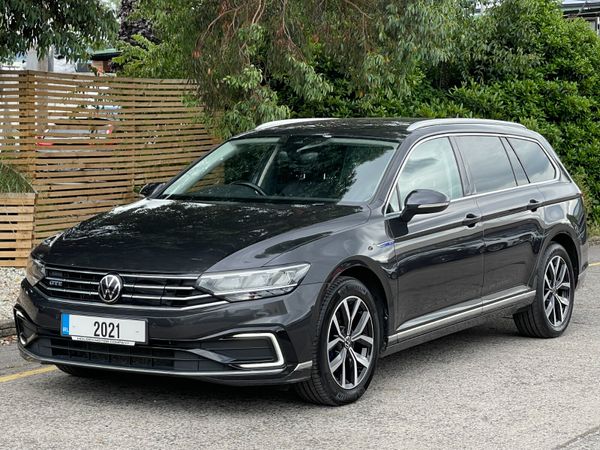 Volkswagen Passat Estate, Petrol Hybrid, 2021, Grey
