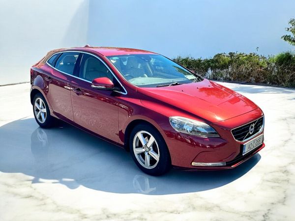 Volvo V40 Hatchback, Diesel, 2014, Red