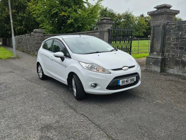 Ford Fiesta Hatchback, Diesel, 2009, White