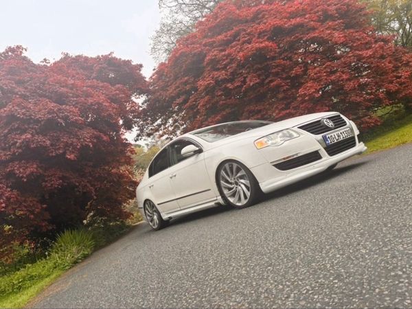Volkswagen Passat Saloon, Diesel, 2010, White