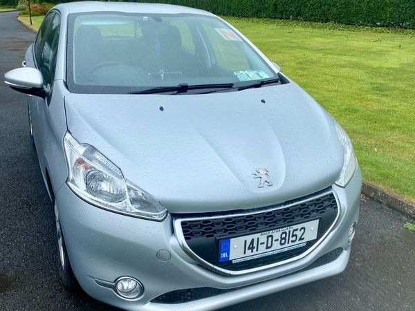 Peugeot 208 Hatchback, Petrol, 2014, Grey
