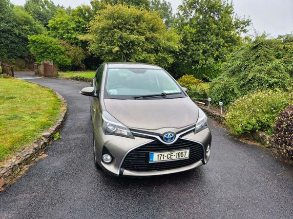 Toyota Yaris Hatchback, Petrol Hybrid, 2017, Grey