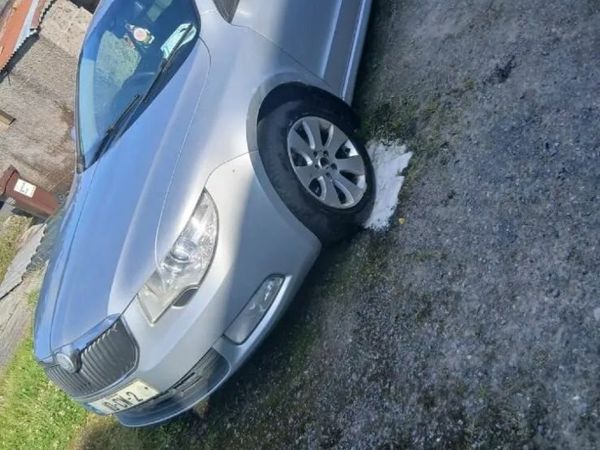 Skoda Superb Hatchback, Diesel, 2010, Silver