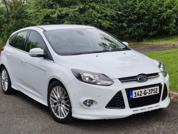 Ford Focus Hatchback, Petrol, 2014, White