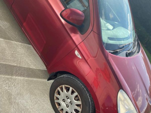 Hyundai i20 Hatchback, Petrol, 2009, Red
