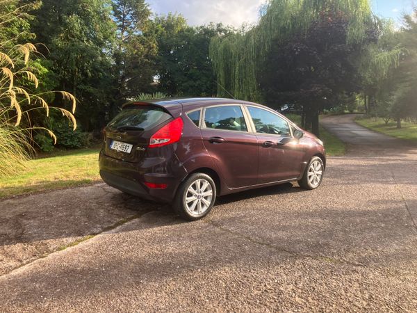 Ford Fiesta Hatchback, Diesel, 2010, Red