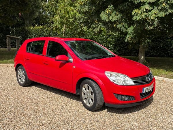 Opel Astra Hatchback, Petrol, 2009, Red