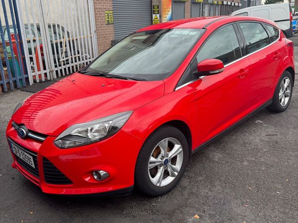 Ford Focus Hatchback, Petrol, 2013, Red