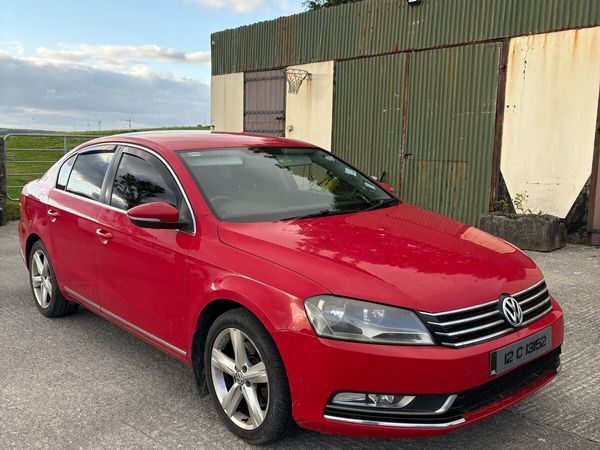 Volkswagen Passat Saloon, Diesel, 2012, Red