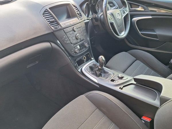 Vauxhall Insignia Hatchback, Diesel, 2013, Black