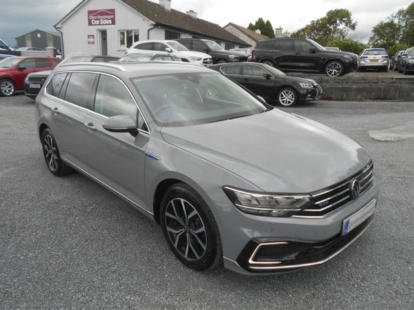 Volkswagen Passat Estate, Petrol Plug-in Hybrid, 2022, Grey