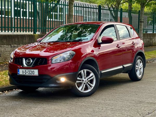 Nissan Qashqai Hatchback, Diesel, 2011, Red