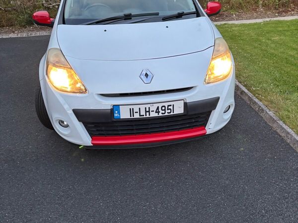 Renault Clio Hatchback, Petrol, 2011, White