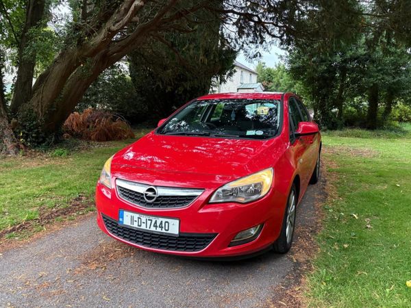 Opel Astra Hatchback, Diesel, 2011, Red