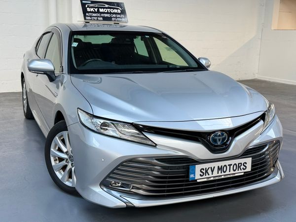 Toyota Camry Saloon, Petrol Hybrid, 2019, Silver