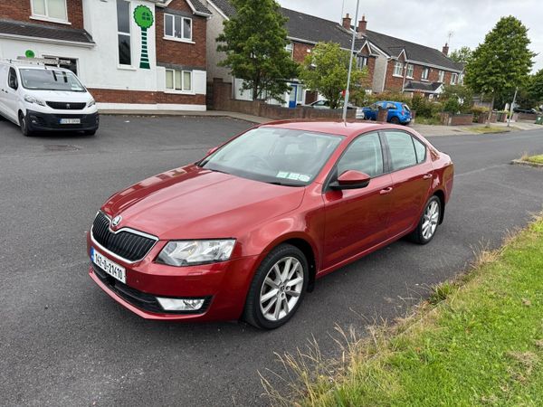 Skoda Octavia Hatchback, Petrol, 2014, Red