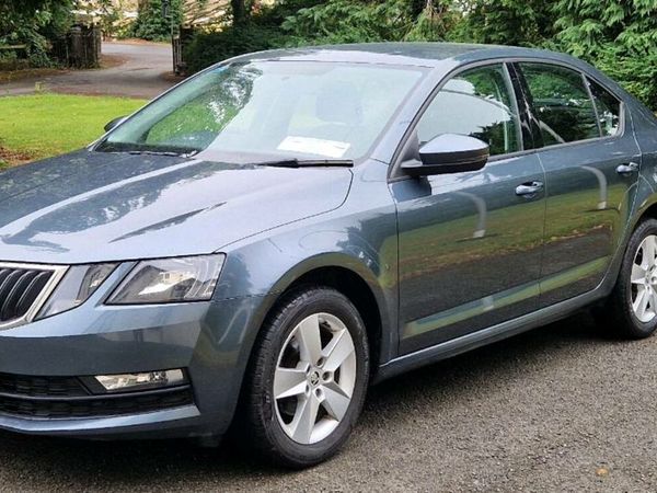 Skoda Octavia Saloon, Diesel, 2017, Grey