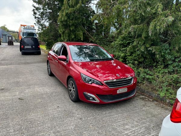 Peugeot 308 Hatchback, Petrol, 2016, Red